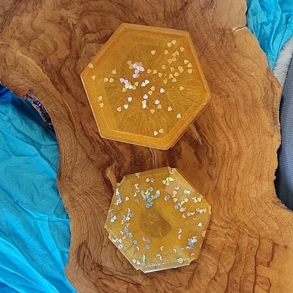New Handmade Honeycomb Shape Yellow Resin Keepsake Dish With Wrapped Gift Box - Picture 6 of 10